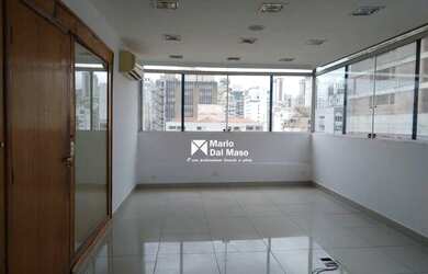 Imagem: O depósito possui 3 Vagas na garagem e 435m² de Área e está