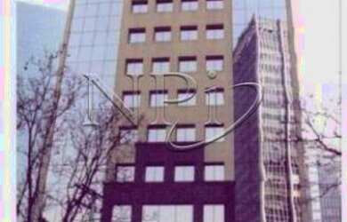 Imagem: O depósito possui 5 Vagas na garagem e 210m² de Área e está