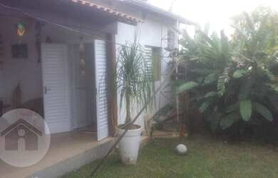 Imagem: A casa possui 3 Dormitórios, 2 Banheiros, 3 Vagas na garagem