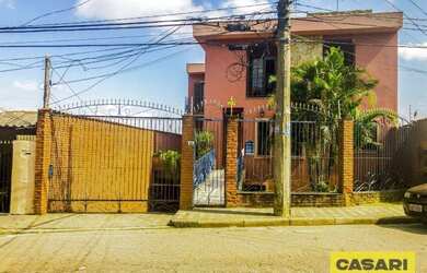 Imagem: A casa possui 5 Dormitórios, 2 Banheiros, 5 Vagas na garagem