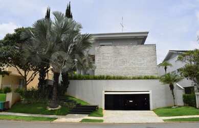 Imagem: A casa em condomínio possui 4 Dormitórios, 5 Banheiros, 4