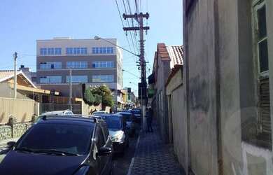 Imagem: A casa possui 2 Dormitórios, 1 Banheiro, 2 Vagas na garagem