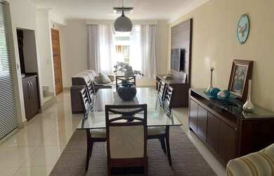 Imagem: A casa possui 3 Dormitórios, 3 Banheiros, 2 Vagas na garagem