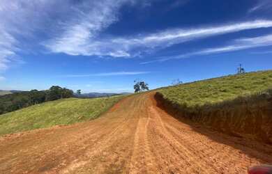 Imagem: O terreno possui 600m² de Área e está localizado em Centro