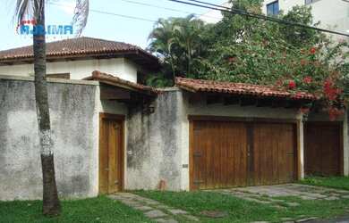 Imagem: A casa possui 4 Dormitórios, 3 Banheiros e 561m² de Área