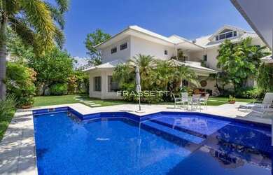 Imagem: A casa em condomínio possui 4 Dormitórios, 5 Banheiros, 3