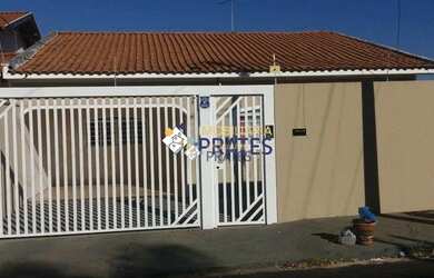 Imagem: A casa possui 3 Dormitórios, 2 Banheiros, 360m² de Área e