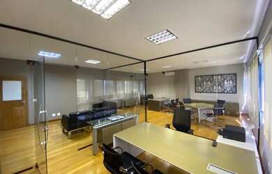 Imagem: O depósito possui 1 Vaga na garagem, 72m² de Área e está