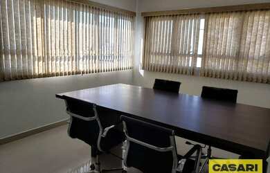 Imagem: O depósito possui 1 Vaga na garagem, 49m² de Área e está