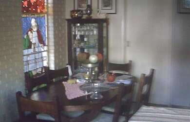 Imagem: A casa possui 4 Dormitórios, 5 Banheiros, 4 Vagas na garagem