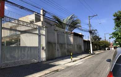 Imagem: A casa possui 2 Dormitórios, 3 Banheiros, 1 Vaga na garagem