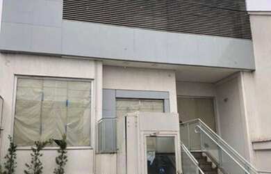 Imagem: O depósito possui 5 Vagas na garagem e 931m² de Área e está