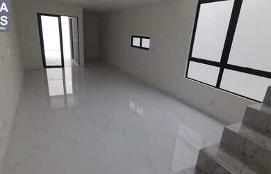 Imagem: A casa possui 3 Dormitórios, 3 Banheiros, 2 Vagas na garagem