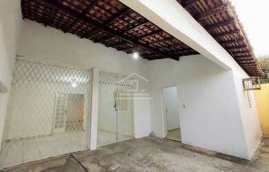 Imagem: A casa possui 4 Dormitórios, 3 Banheiros, 1 Vaga na garagem