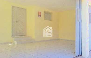 Imagem: A casa possui 3 Dormitórios, 2 Banheiros, 2 Vagas na garagem