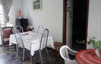 Imagem: A casa possui 3 Dormitórios, 4 Banheiros, 2 Vagas na garagem