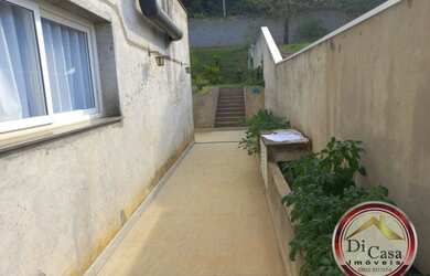 Imagem: A casa em condomínio possui 4 Dormitórios, 3 Banheiros, 5