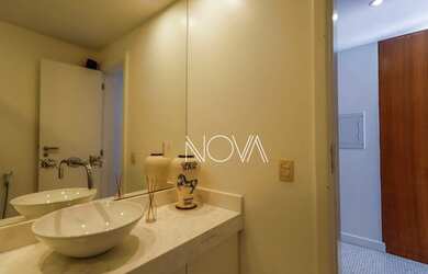 Imagem 8: ITANHANGÁ Casa. Piscina, Churrasqueira, 450m² de Áreae4 Vagas na garagem