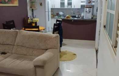 Imagem: A casa possui 3 Dormitórios, 2 Banheiros, 4 Vagas na garagem