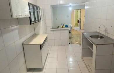 Imagem: A casa possui 4 Dormitórios e 4 Banheiros e está localizado