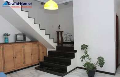 Imagem: A casa possui 5 Dormitórios, 3 Banheiros, 5 Vagas na garagem