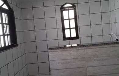 Imagem: A casa possui 2 Dormitórios, 1 Banheiro, Varanda e está localizado