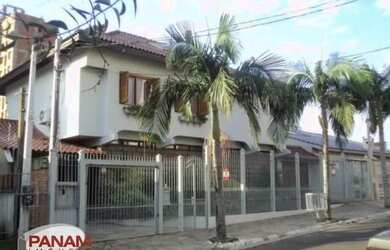 Imagem: A casa possui 4 Dormitórios, 4 Banheiros, 5 Vagas na garagem