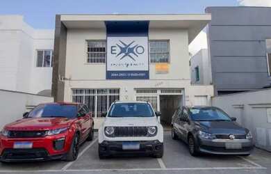 Imagem: O depósito possui 5 Vagas na garagem, 268m² de Área e está