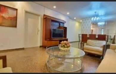 Imagem: A casa possui 3 Dormitórios, 3 Banheiros, 4 Vagas na garagem