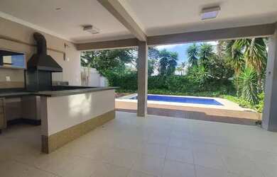 Imagem: A casa em condomínio possui 3 Dormitórios, 5 Banheiros, 4