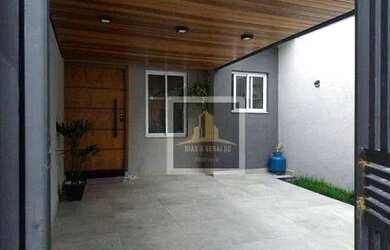 Imagem: A casa possui 3 Dormitórios, 1 Banheiro, 2 Vagas na garagem