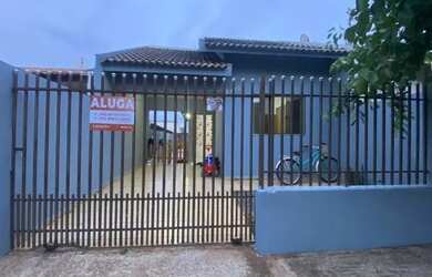 Imagem: A casa possui 2 Dormitórios, 1 Banheiro, 2 Vagas na garagem