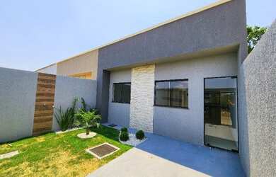 Imagem: A casa possui 2 Dormitórios, 2 Banheiros, 2 Vagas na garagem