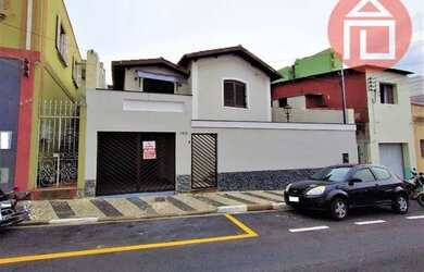 Imagem: A casa possui 3 Dormitórios, 2 Banheiros, 1 Vaga na garagem