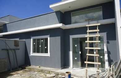 Imagem: A casa possui 2 Dormitórios, 2 Banheiros, 2 Vagas na garagem