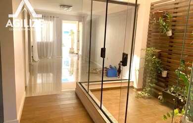 Imagem: A casa possui 3 Dormitórios, 2 Banheiros, 2 Vagas na garagem