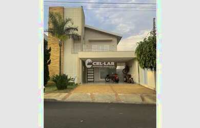 Imagem: A casa possui 4 Dormitórios, 5 Banheiros, 4 Vagas na garagem