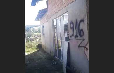 Imagem: A casa possui 2 Dormitórios e 1 Banheiro e está localizado