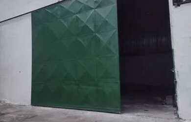 Imagem: O depósito possui 4 Vagas na garagem, 550m² de Área e está