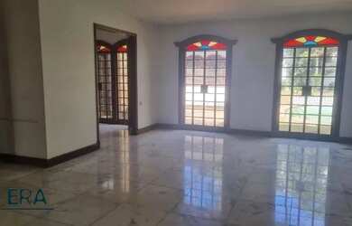 Imagem: A casa possui 4 Dormitórios, 5 Banheiros, 5 Vagas na garagem