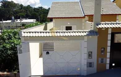 Imagem: A casa possui 3 Dormitórios, 2 Banheiros, 2 Vagas na garagem