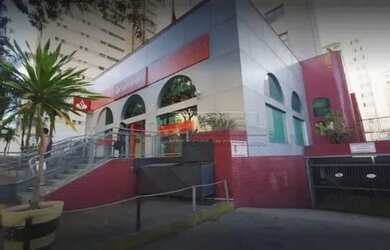 Imagem: O depósito possui 5 Vagas na garagem, 235m² de Área e está