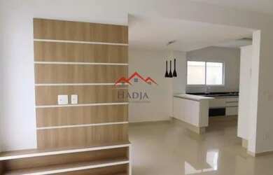 Imagem: A casa em condomínio possui 3 Dormitórios, 3 Banheiros, 3