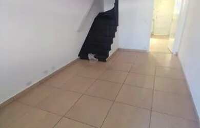 Imagem: A casa possui 2 Dormitórios, 2 Banheiros, 2 Vagas na garagem