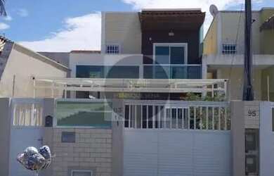 Imagem: A casa possui 4 Dormitórios, 2 Banheiros, 3 Vagas na garagem