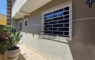 Imagem: A casa possui 2 Dormitórios, 2 Banheiros, 1 Vaga na garagem