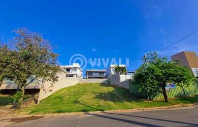 Imagem: O terreno possui 391m² de Área e está localizado em Jardim