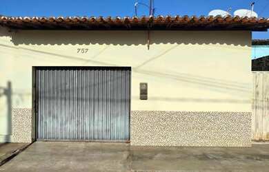 Imagem: A casa possui 2 Dormitórios, 2 Banheiros, 1 Vaga na garagem