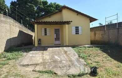 Imagem: A casa possui 2 Dormitórios, 1 Banheiro e está localizado