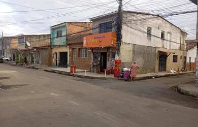 Imagem: A casa possui 2 Dormitórios e 1 Banheiro e está localizado